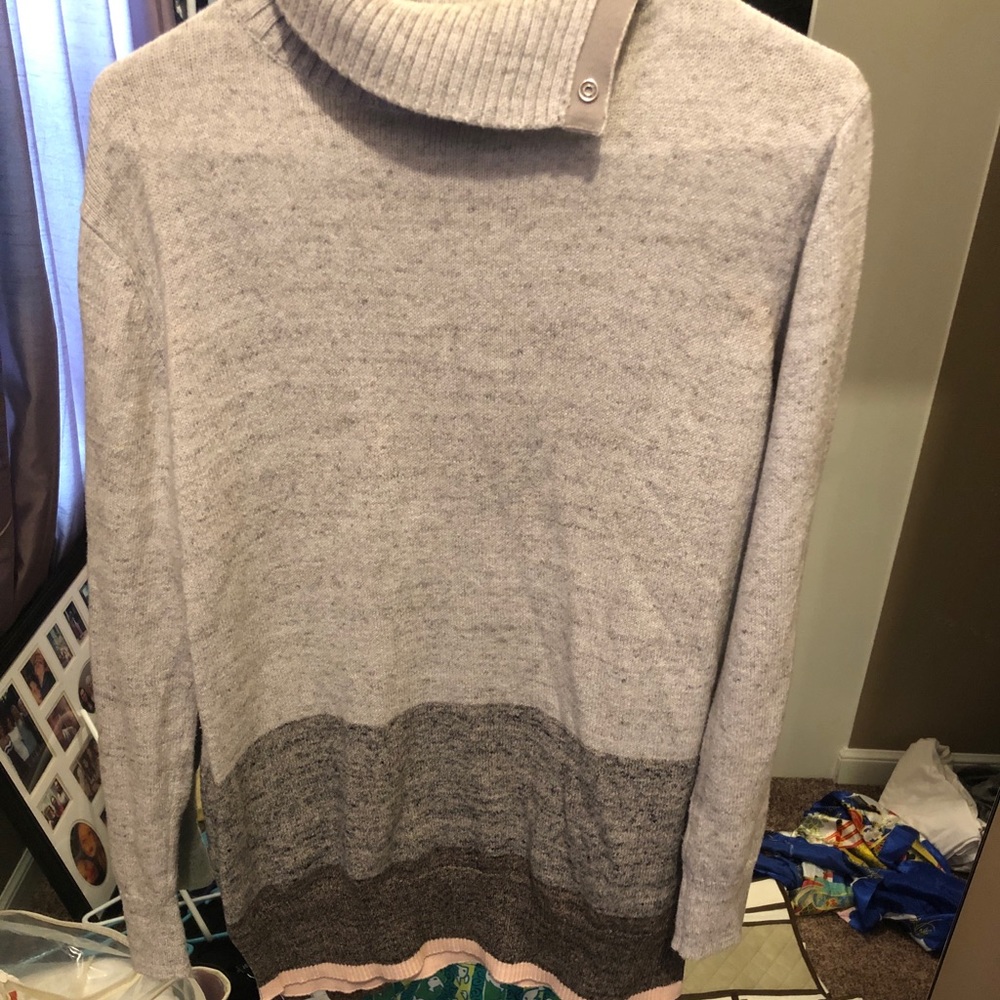 Gray/pink turtle neck sweater